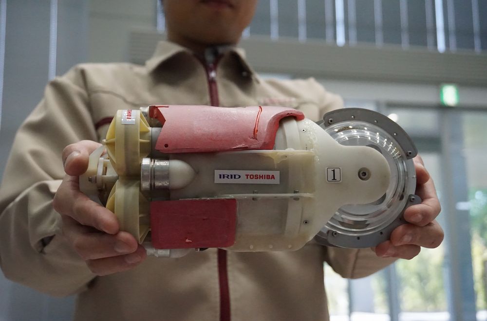 東芝研發(fā／fà)水下(xià)遊泳機器人-探索核反應堆安全殼内部