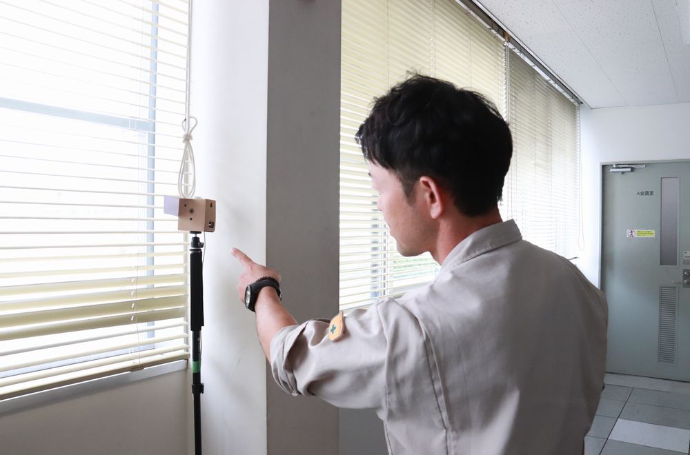 通過(guò)圖像識别人臉、捕捉員工動向的設備
