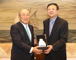 東芝會(huì)長西田厚聰訪問清華大學